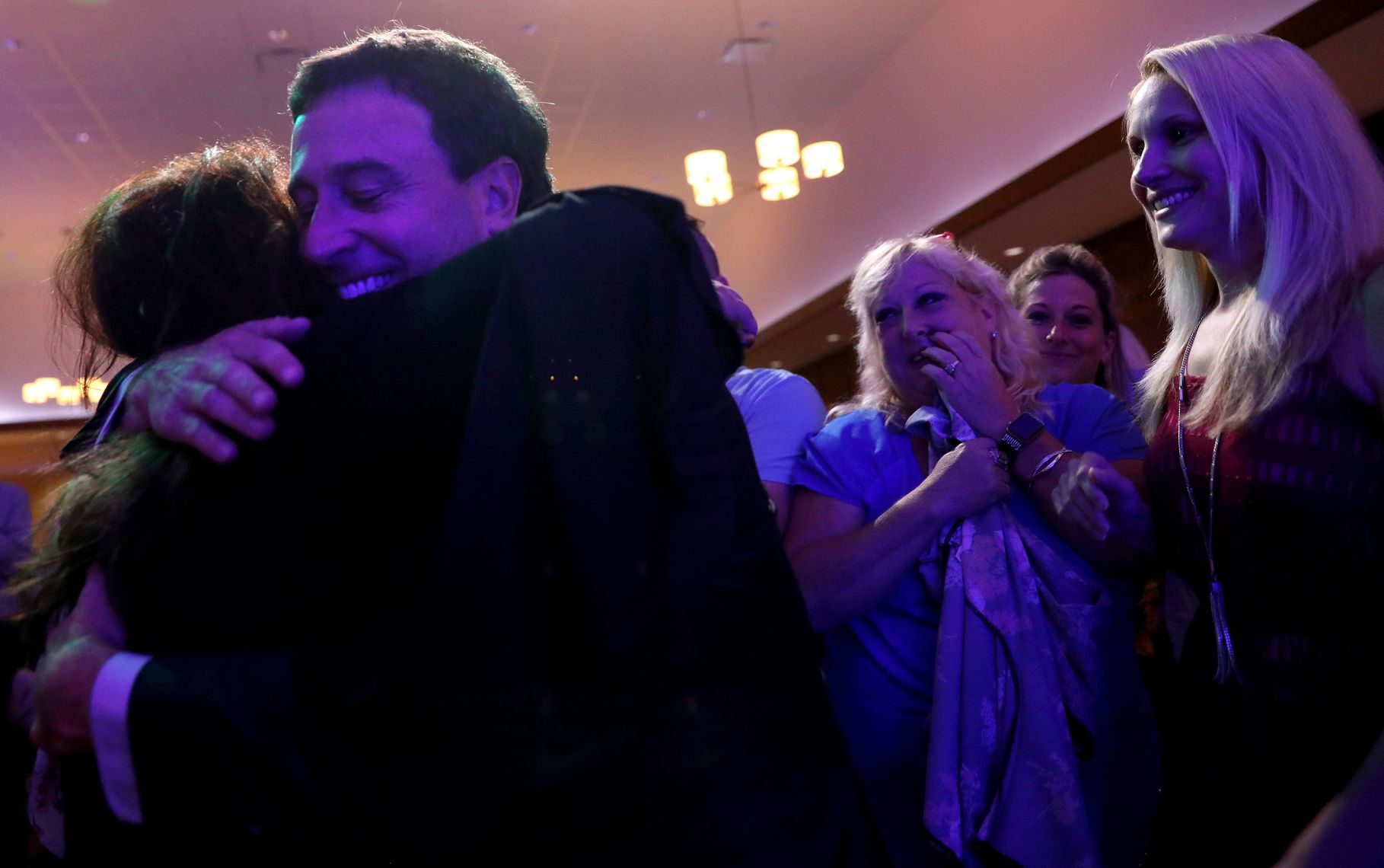 Stenger supporters gather to watch results